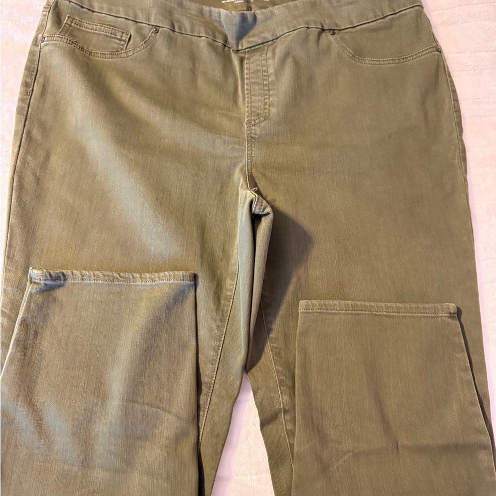Chico's Olive Pull-On Jeggings